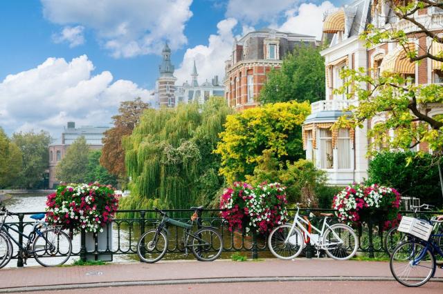 Čtrnáctidenní plavba z Amsterdamu na Island a zpět