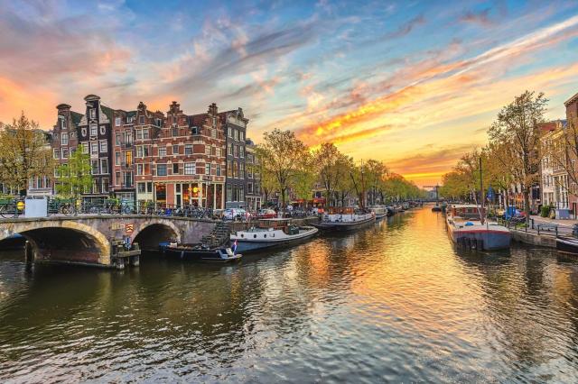 Čtrnáctidenní plavba z Amsterdamu na Island a zpět