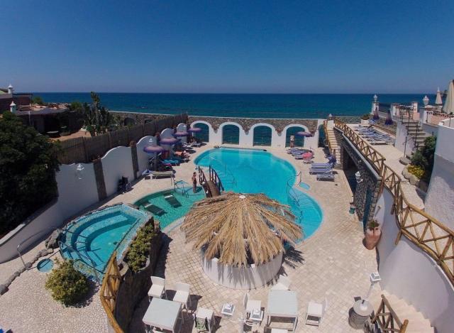 Hotel Tritone