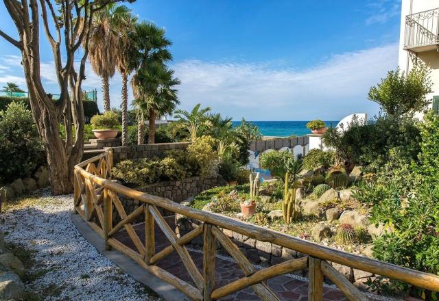 Hotel Tritone