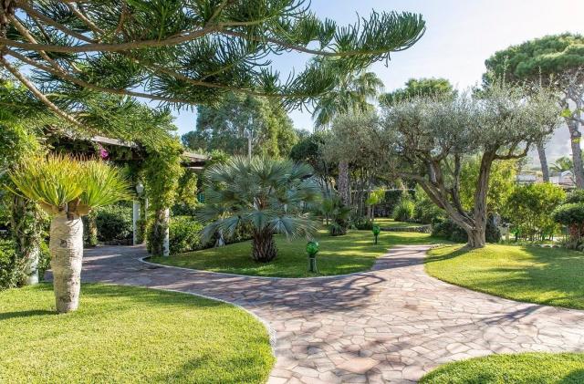 Hotel Tritone