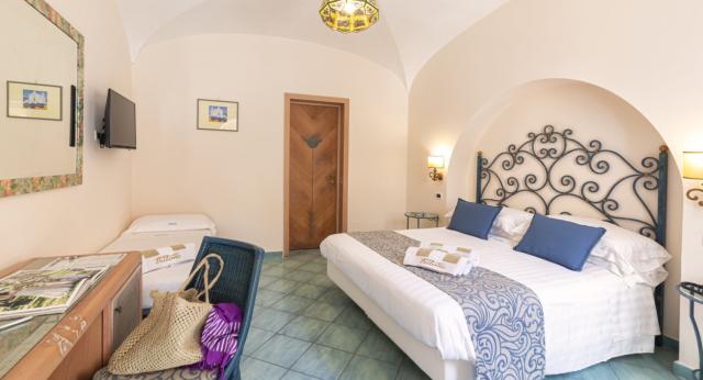 Hotel Tritone