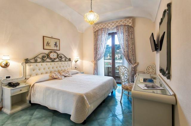 Hotel Tritone