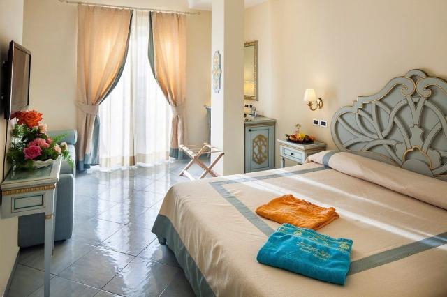 Hotel Tritone