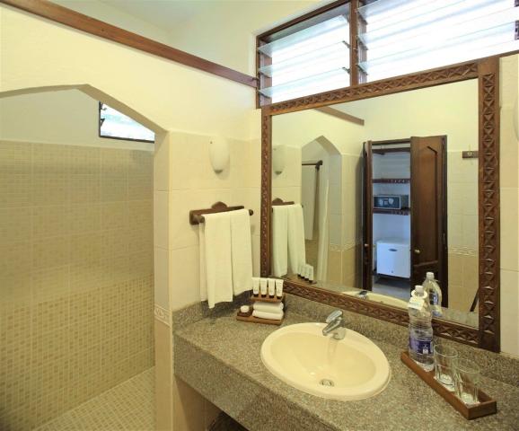 Hotel Bluebay Beach Resort