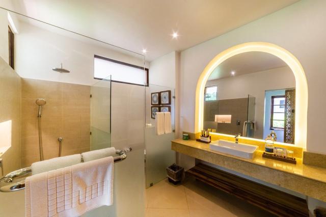 Hotel Bluebay Beach Resort
