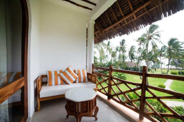 Hotel Bluebay Beach Resort