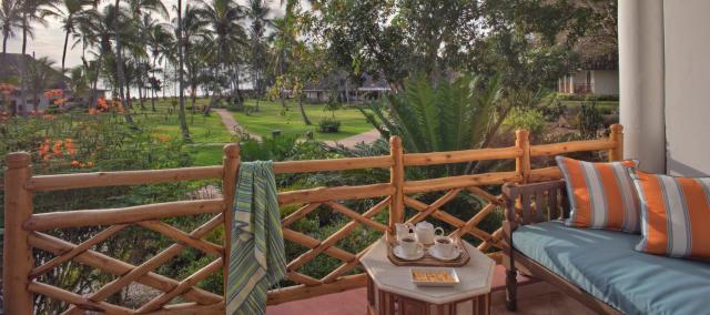 Hotel Bluebay Beach Resort