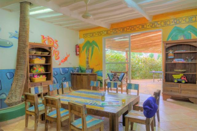 Hotel Bluebay Beach Resort