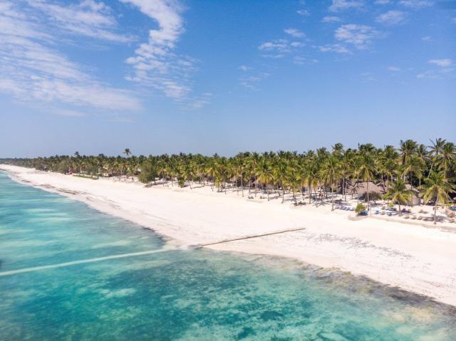Hotel Karafuu Beach Resort
