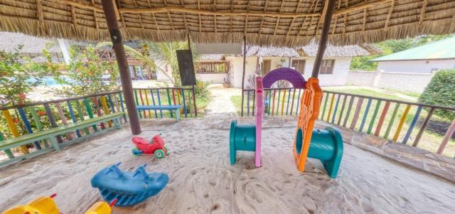 Hotel Karafuu Beach Resort