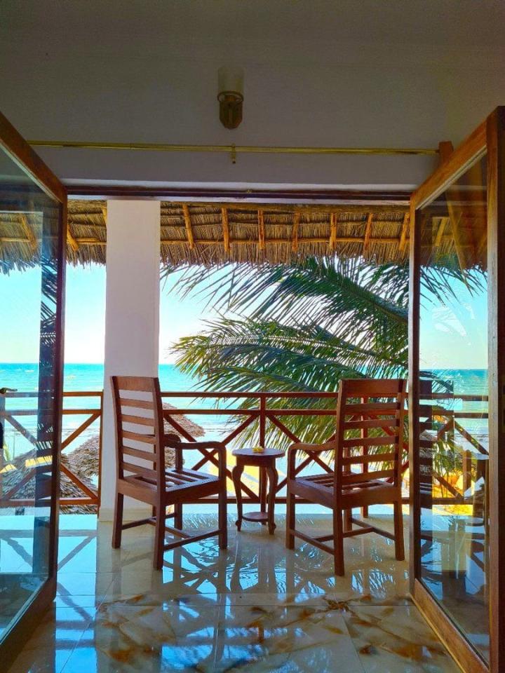 Hotel Karibu Beach Resort
