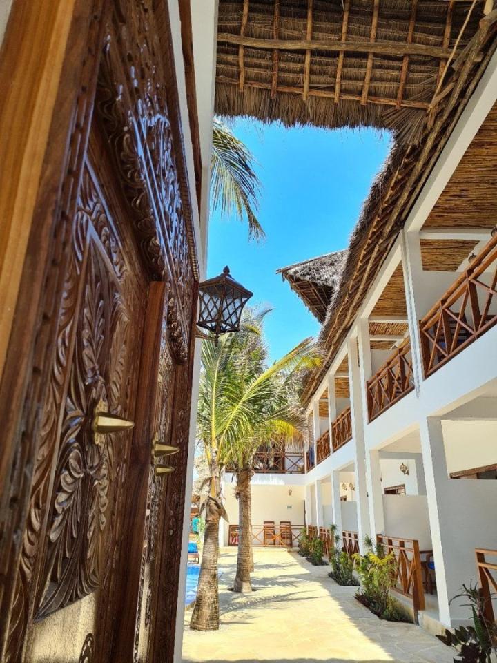 Hotel Karibu Beach Resort