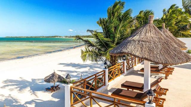 Hotel Karibu Beach Resort