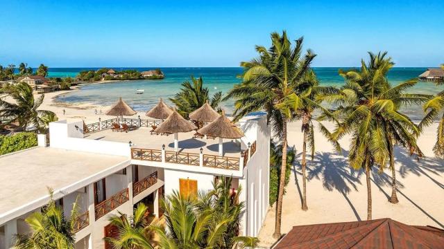 Hotel Karibu Beach Resort