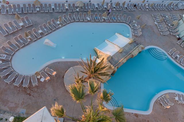 Fergus Style Cala Blanca Suites