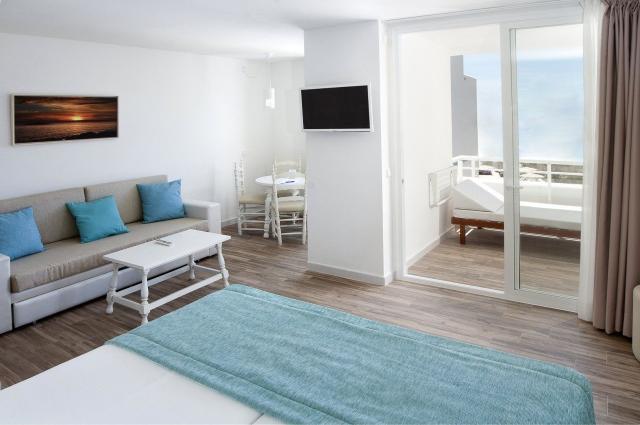 Fergus Style Cala Blanca Suites