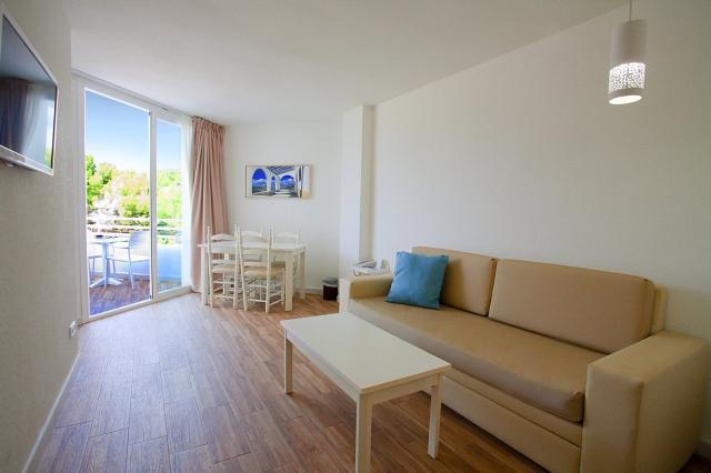 Fergus Style Cala Blanca Suites