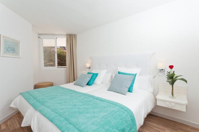 Fergus Style Cala Blanca Suites