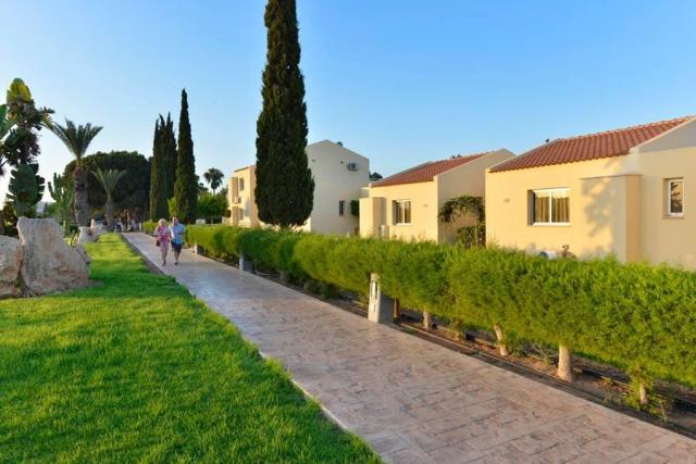 Hotel Makronisos Holiday Village