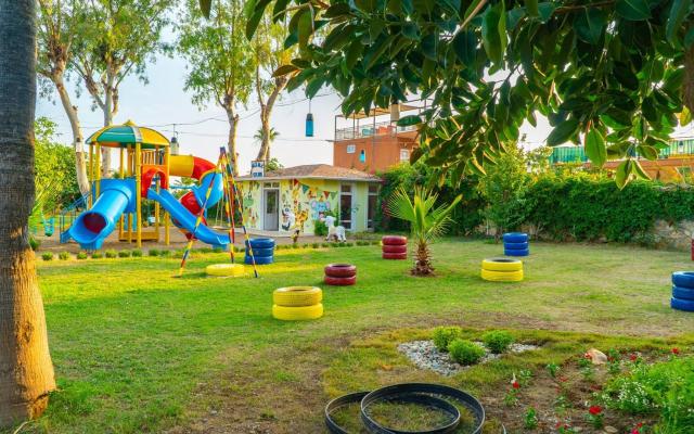 Clover Magic Garden Beach