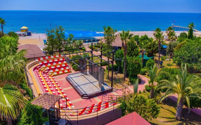 Clover Magic Garden Beach