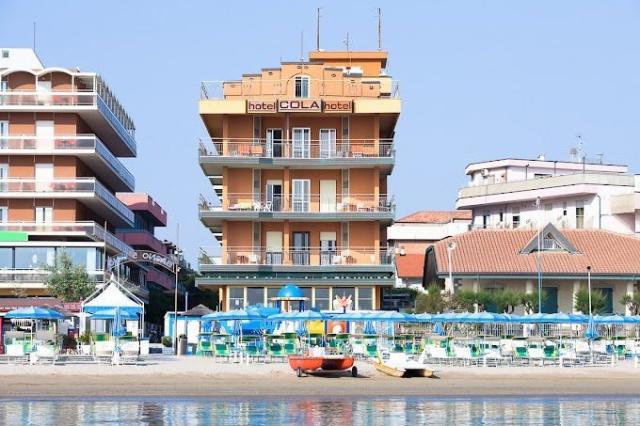Hotel Cola