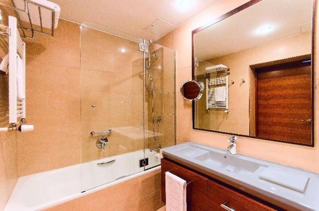 Hotel NH Poznan