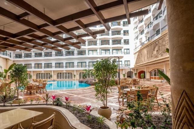 Azal Pyramids Hotel