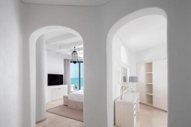 Anantara Santorini Abu Dhabi Retreat