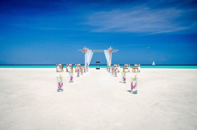 One and Only Reethi Rah