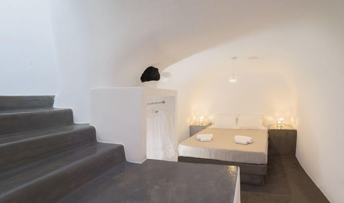 Aqua Serenity Santorini Luxury Suites
