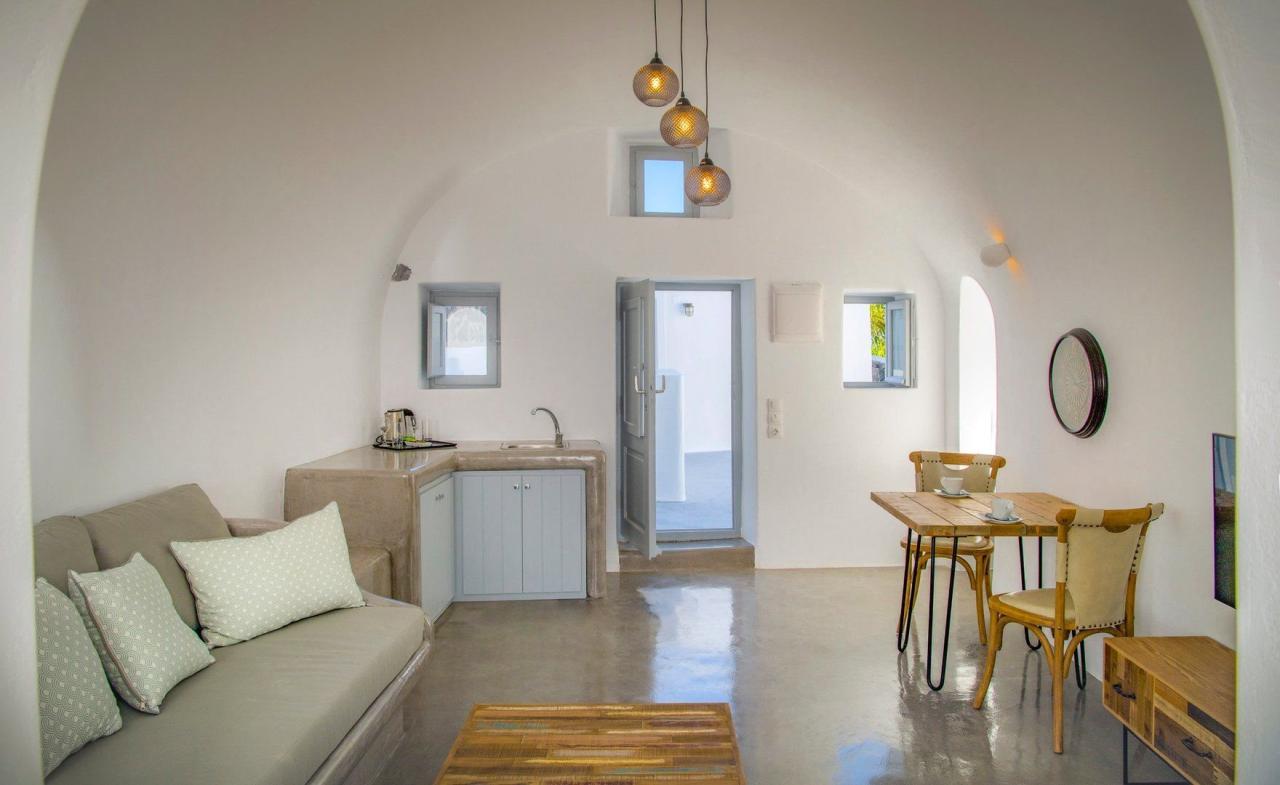 Aqua Serenity Santorini Luxury Suites
