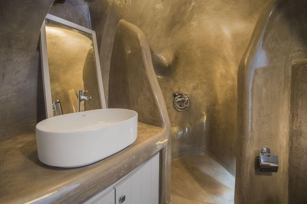 Aqua Serenity Santorini Luxury Suites