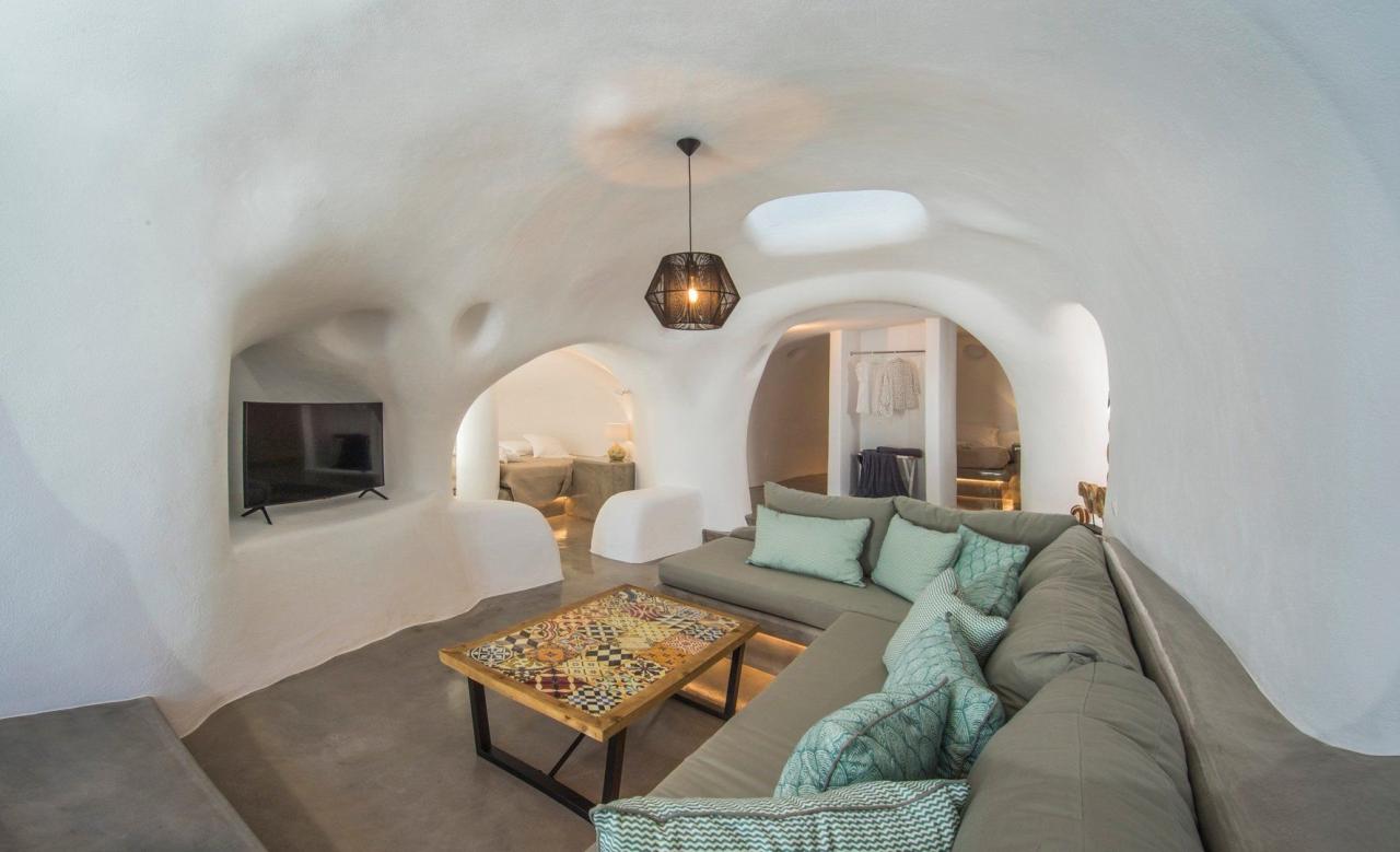 Aqua Serenity Santorini Luxury Suites