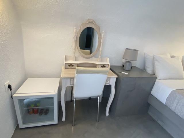 Aqua Serenity Santorini Luxury Suites