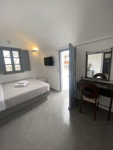 Aqua Serenity Santorini Luxury Suites