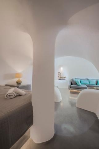 Aqua Serenity Santorini Luxury Suites