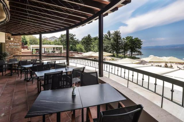 Blue Waves Resort