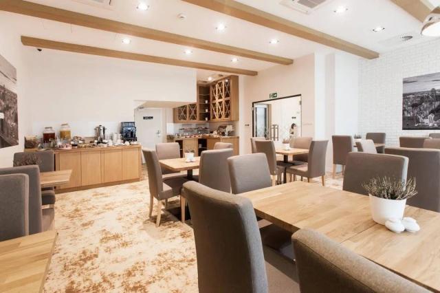 Hotel Platan