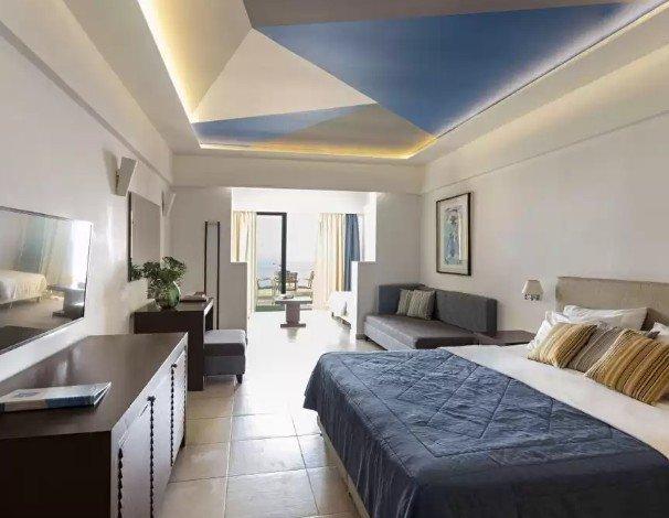 LOUIS Apostolata Island Resort