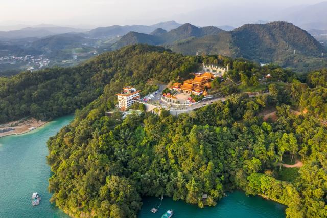 Jezero Slunce a Měsíce