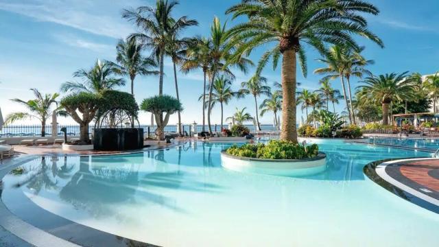 Hotel Plus Fariones Suite Hotel