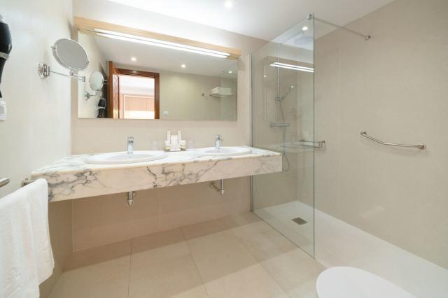 Hotel Plus Fariones Suite Hotel