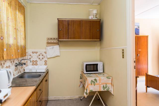 Roussas Studios And Apartments