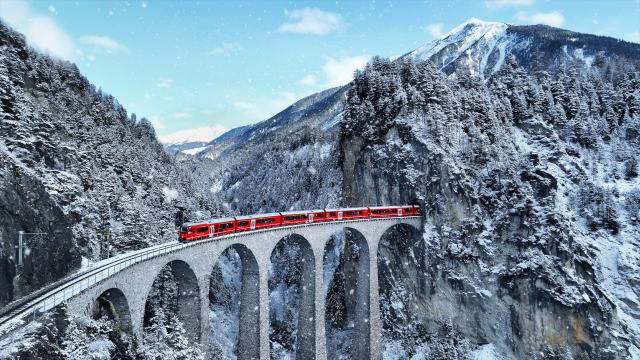 Zasněžené Alpy trasou Bernina a Glacier Expressu