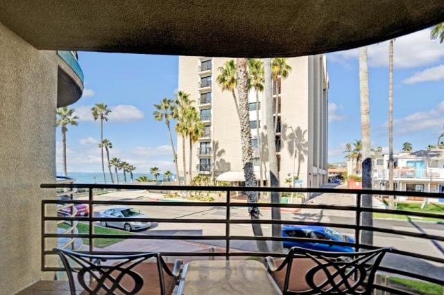 Pacific Terrace Hotel