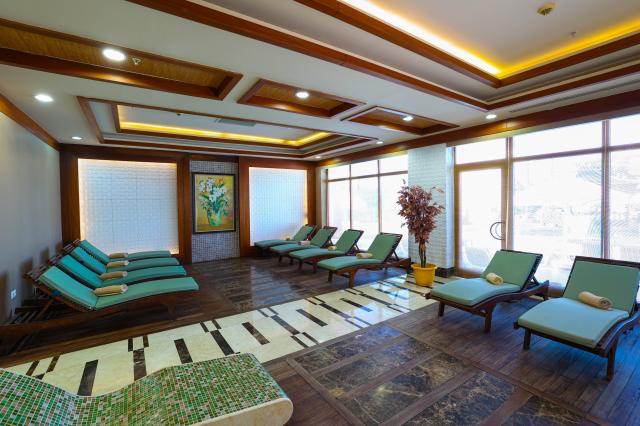 Crystal Family Resort & Spa
