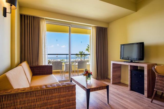 Hotel Calheta Beach