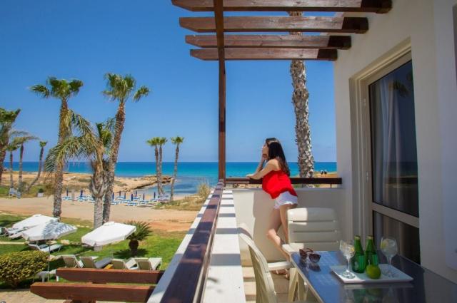Hotel Louis Althea Beach